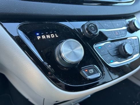 Used 2022 Chrysler Pacifica Touring-L image 29