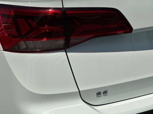 Used 2023 Volkswagen Taos SE w/ Panoramic Sunroof Package FWD image 26