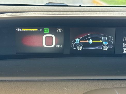 Certified 2018 Toyota Prius Four image 29