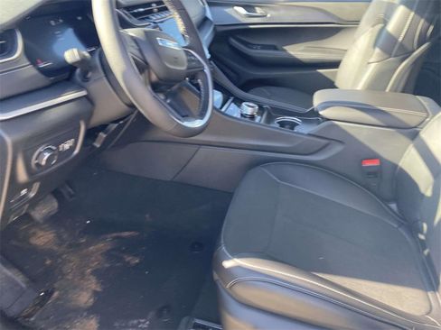 New 2025 Jeep Grand Cherokee Laredo image 13