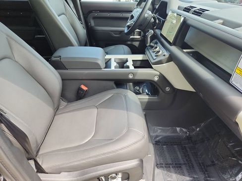 Used 2025 Land Rover Defender 130 S image 3