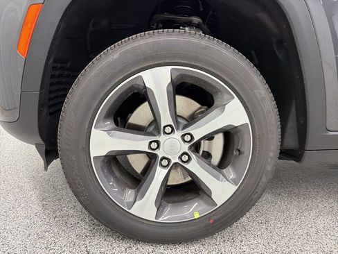 New 2026 Jeep Grand Cherokee L Limited RWD image 10