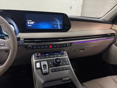 Used 2024 Hyundai Palisade Limited FWD image 19