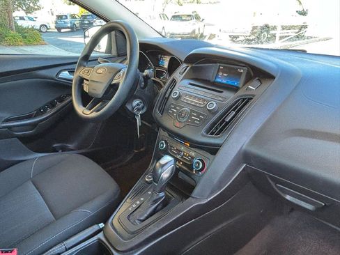 Used 2016 Ford Focus SE FWD image 32