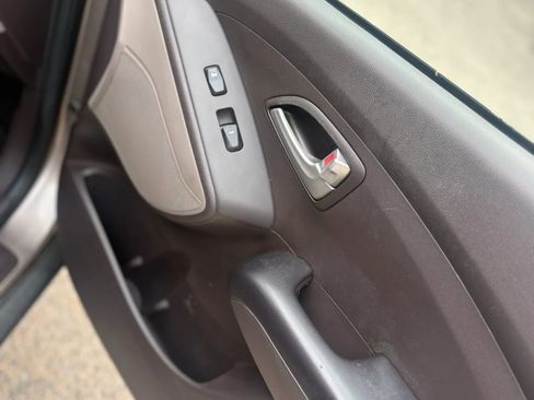 Used 2010 Hyundai Tucson GLS FWD image 23