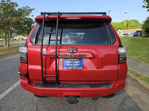 Used 2018 Toyota 4Runner SR5 AWD/4WD image 5