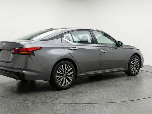 Used 2025 Nissan Altima 2.5 SV image 9
