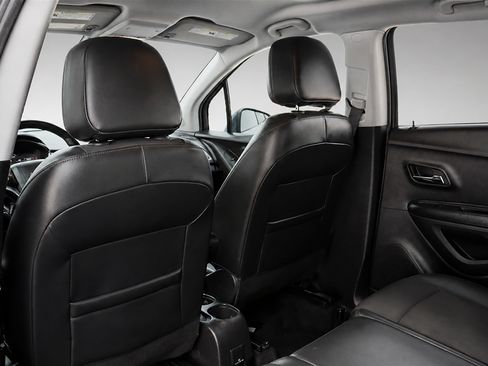 Used 2022 Chevrolet Trax LT w/ LT Convenience Package AWD/4WD image 18