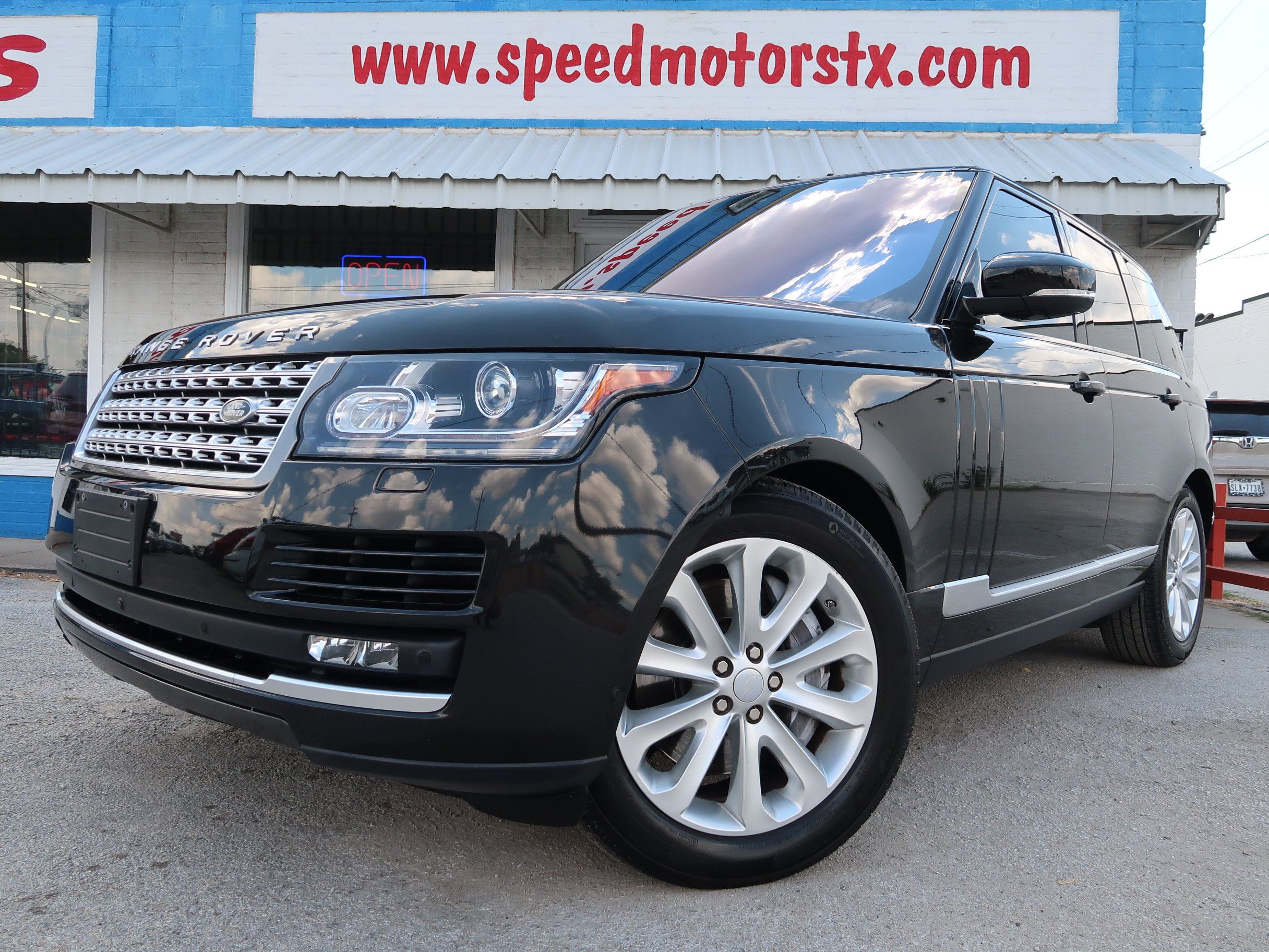 Used 2017 Land Rover Range Rover HSE AWD/4WD image 1