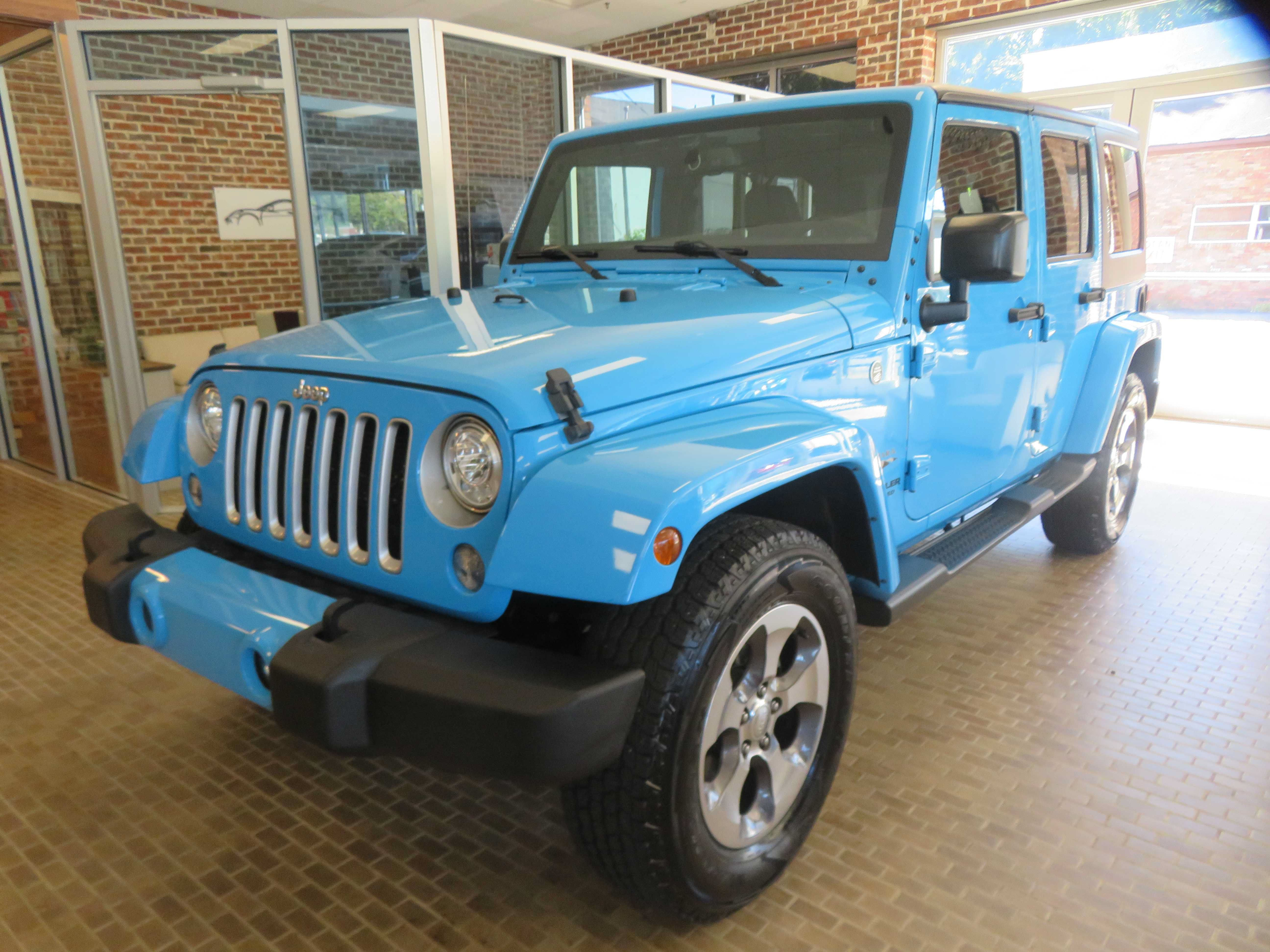 Used 2017 Jeep Wrangler Unlimited Sahara w/ Dual Top Group AWD/4WD image 1
