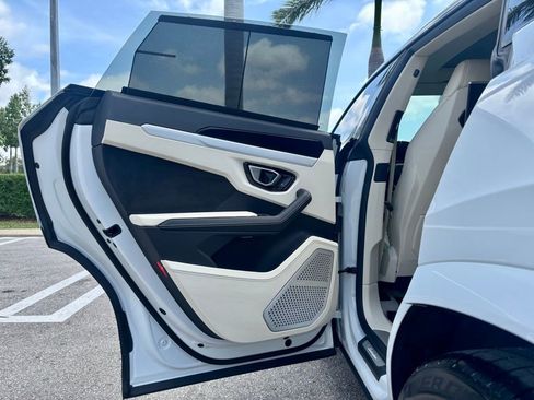 Used 2020 Lamborghini Urus AWD/4WD image 20