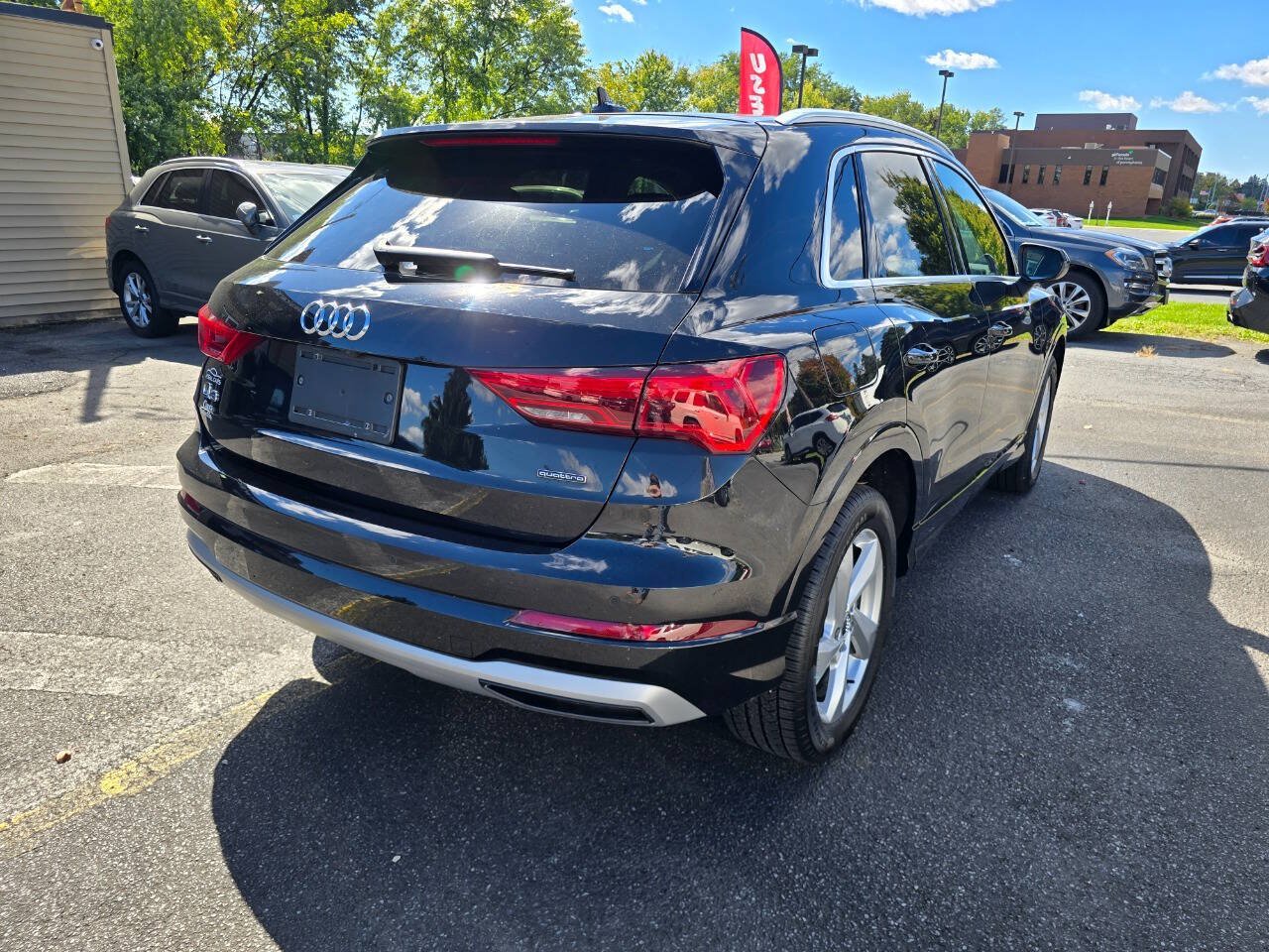 Used 2020 Audi Q3 2.0T Premium Plus w/ Premium Plus Package AWD/4WD image 3