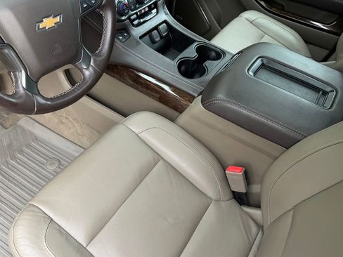 Used 2020 Chevrolet Suburban LT AWD/4WD image 14