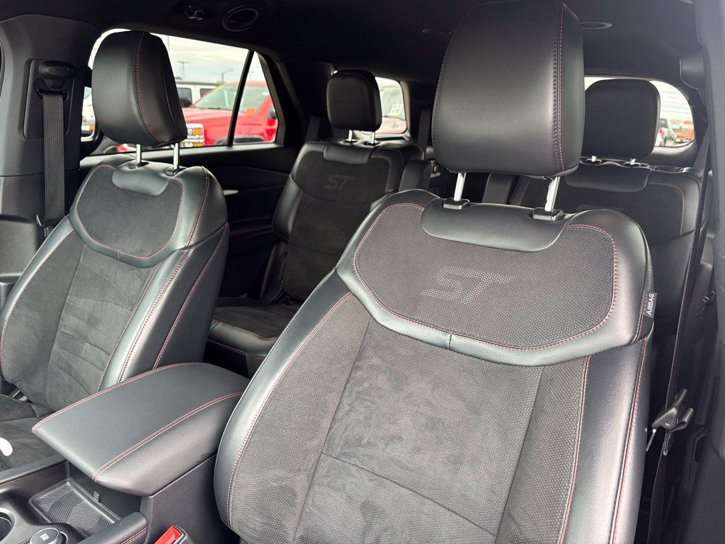 Used 2025 Ford Explorer ST AWD/4WD image 22
