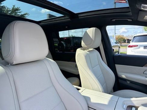 Used 2025 Mercedes-Benz GLS 450 4MATIC image 38