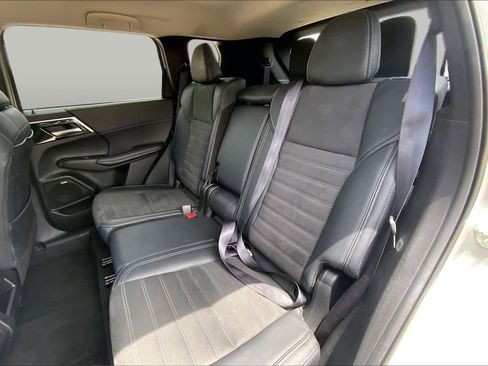 Used 2025 Mitsubishi Outlander SE FWD image 20