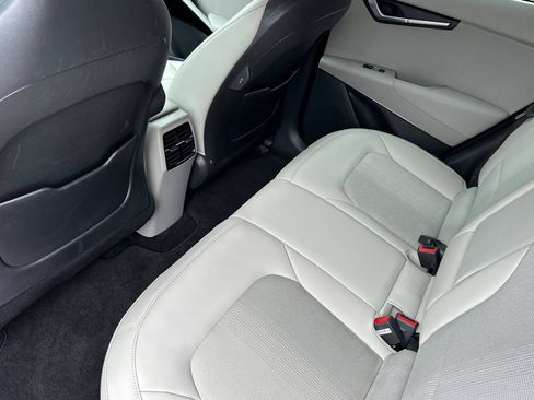 Certified 2023 Kia Niro Wind w/ Wind Preserve Package FWD image 13