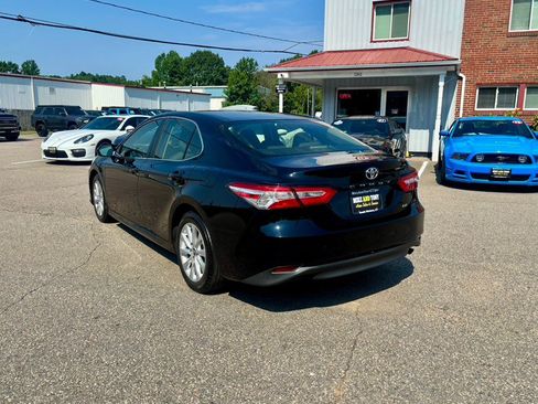 Used 2018 Toyota Camry LE FWD image 6