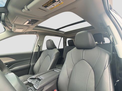 Used 2026 Toyota Grand Highlander AWD image 25