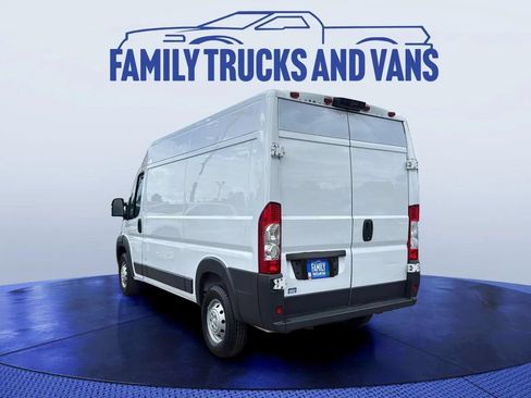Used 2018 RAM ProMaster 2500 FWD image 3