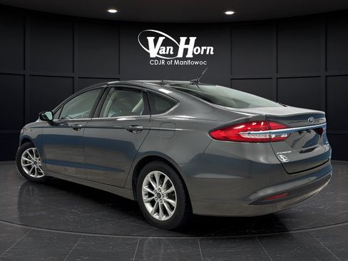 Used 2017 Ford Fusion SE FWD image 5
