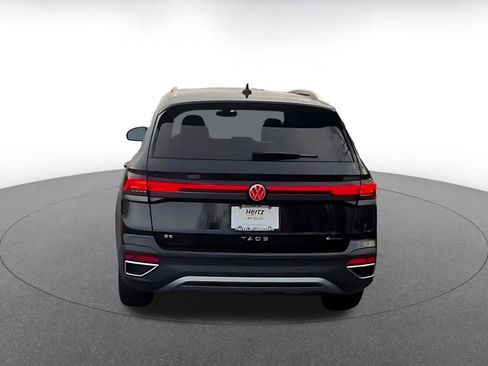 Used 2025 Volkswagen Taos SE image 12