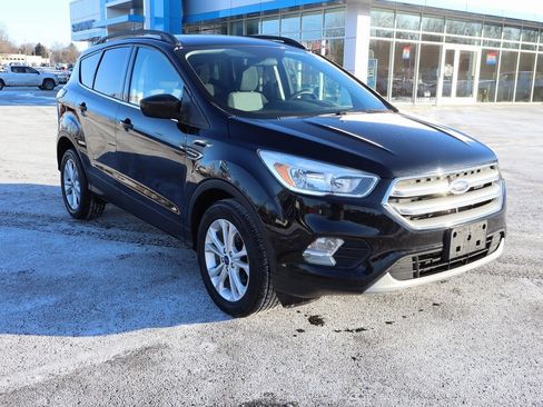 Used 2018 Ford Escape SE w/ SE Sync 3 Package image 2