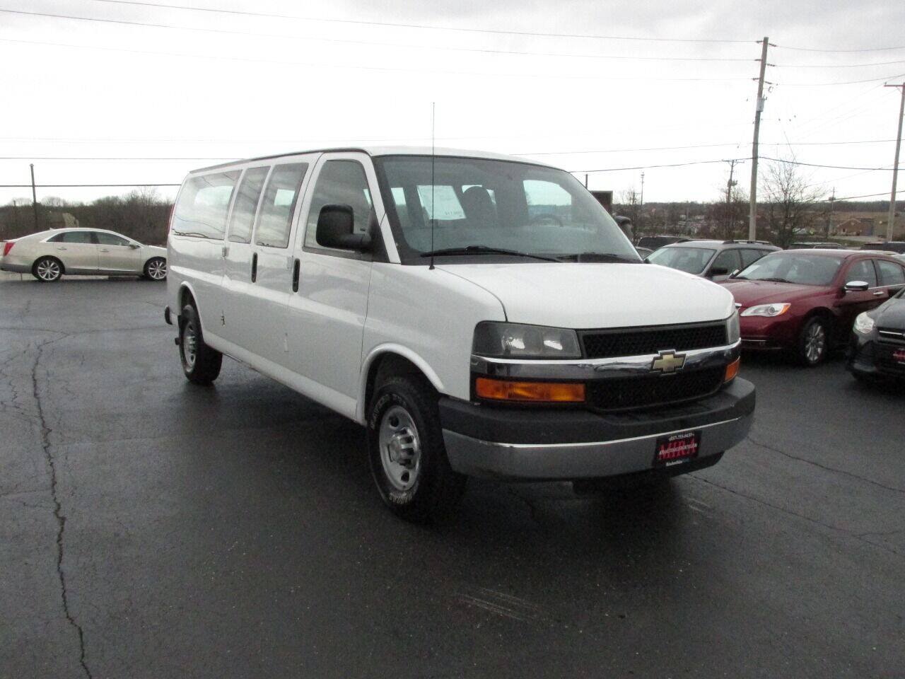 Used 2014 Chevrolet Express 2500 Extended RWD image 5