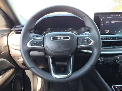 Used 2025 Jeep Compass Sport AWD/4WD image 19