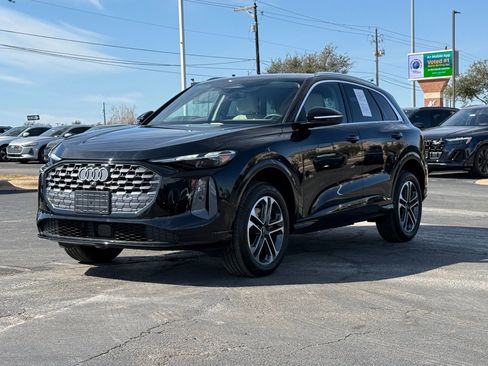 Certified 2025 Audi Q5 Premium w/ Convenience Package image 8