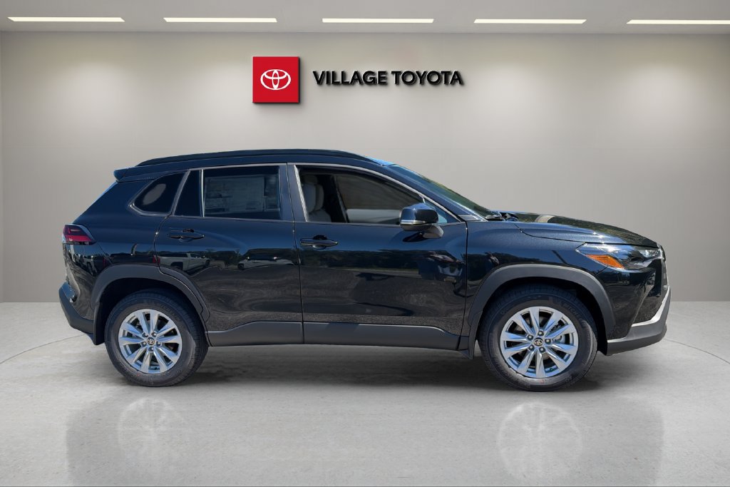 New 2026 Toyota Corolla Cross LE w/ Moonroof Package FWD image 6