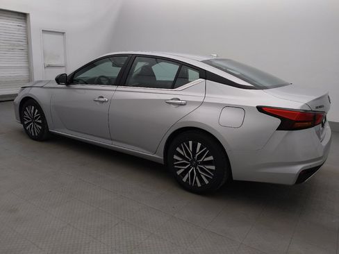 Used 2024 Nissan Altima 2.5 SV FWD image 3