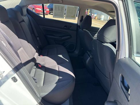 Used 2025 Nissan Altima 2.5 SV FWD image 25