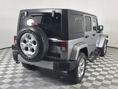 Used 2018 Jeep Wrangler Unlimited Sahara w/ Connectivity Group AWD/4WD image 5