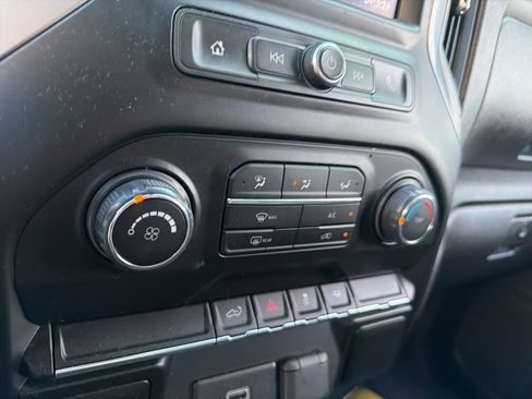 Used 2020 Chevrolet Silverado 1500 Custom w/ Custom Value Package image 5