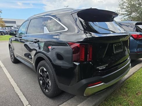 Certified 2025 Kia Sorento S w/ Panoramic Sunroof Package FWD image 4