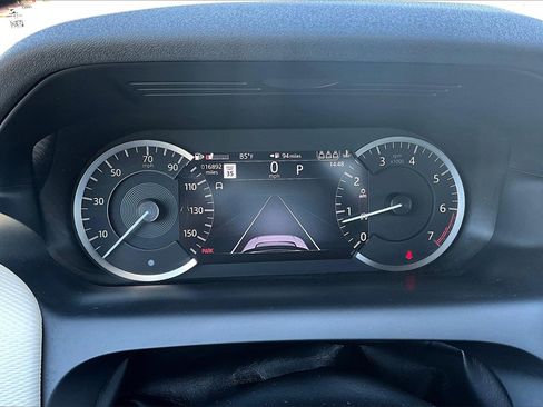 Used 2023 Land Rover Discovery Sport SE R-Dynamic image 9