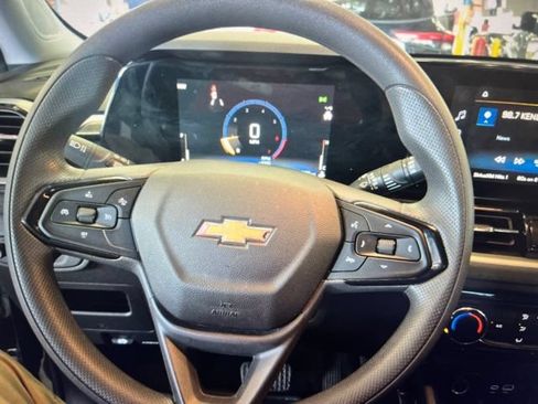 Used 2025 Chevrolet TrailBlazer LT AWD/4WD image 14
