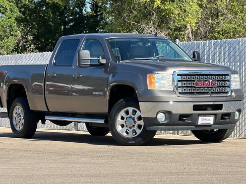 Used 2012 GMC Sierra 2500 SLT w/ SLT Convenience Package AWD/4WD image 2