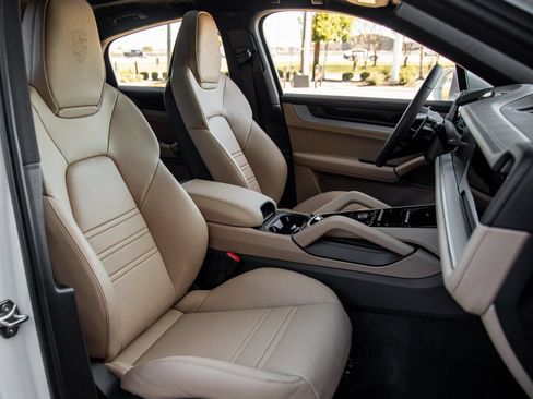 New 2026 Porsche Cayenne Coupe image 46