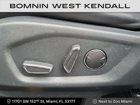 Used 2018 Ford Explorer XLT w/ Equipment Group 202A image 8