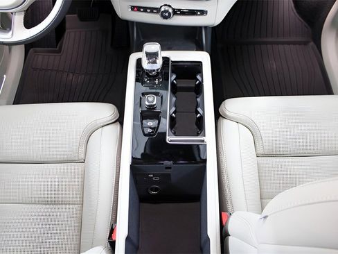 New 2026 Volvo XC90 B6 Ultra w/ Protection Package Premier image 18