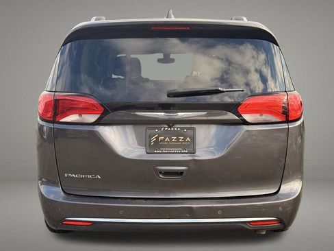 Used 2020 Chrysler Pacifica Touring-L image 4