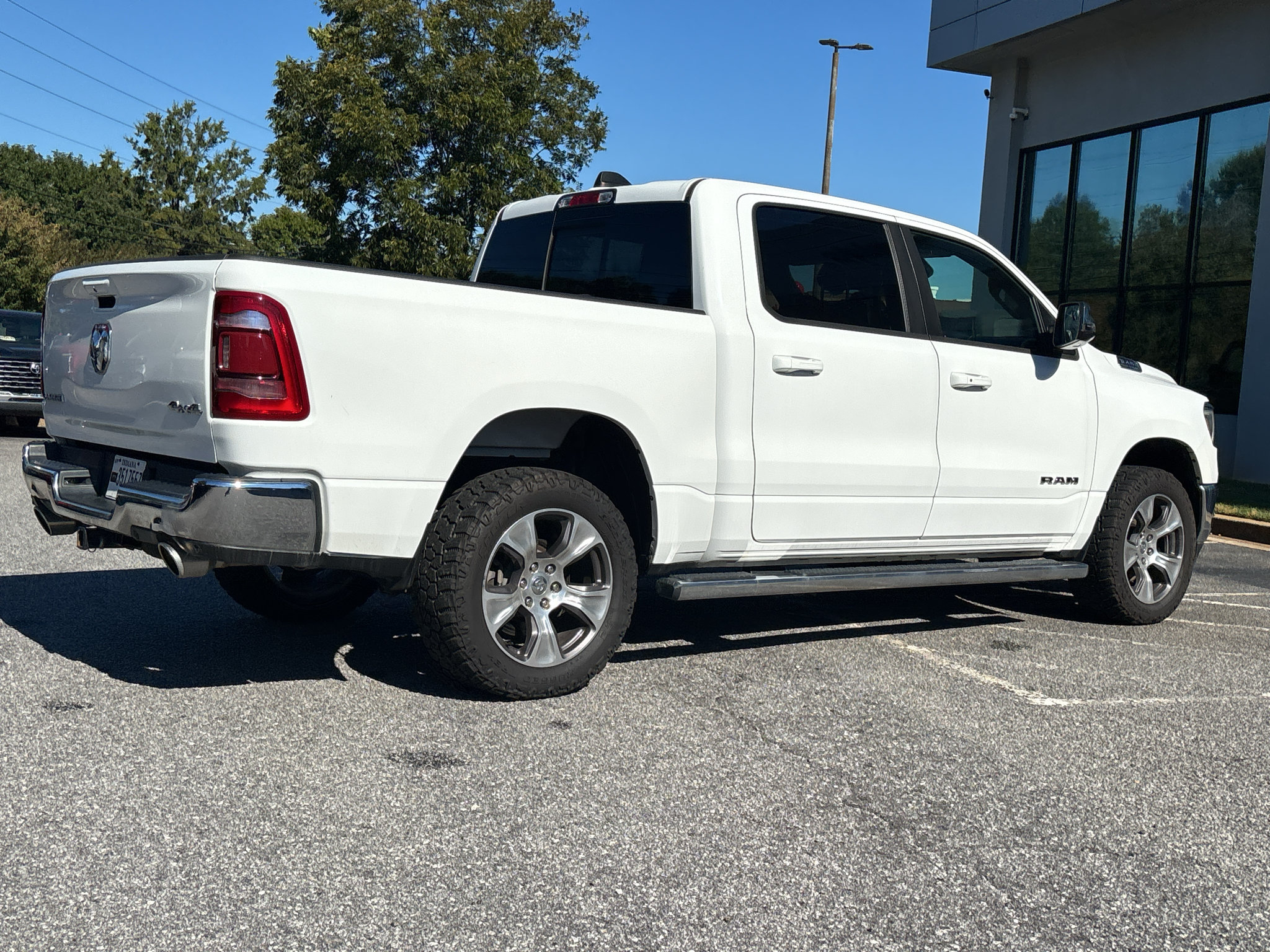 Used 2023 RAM 1500 Laramie AWD/4WD image 4