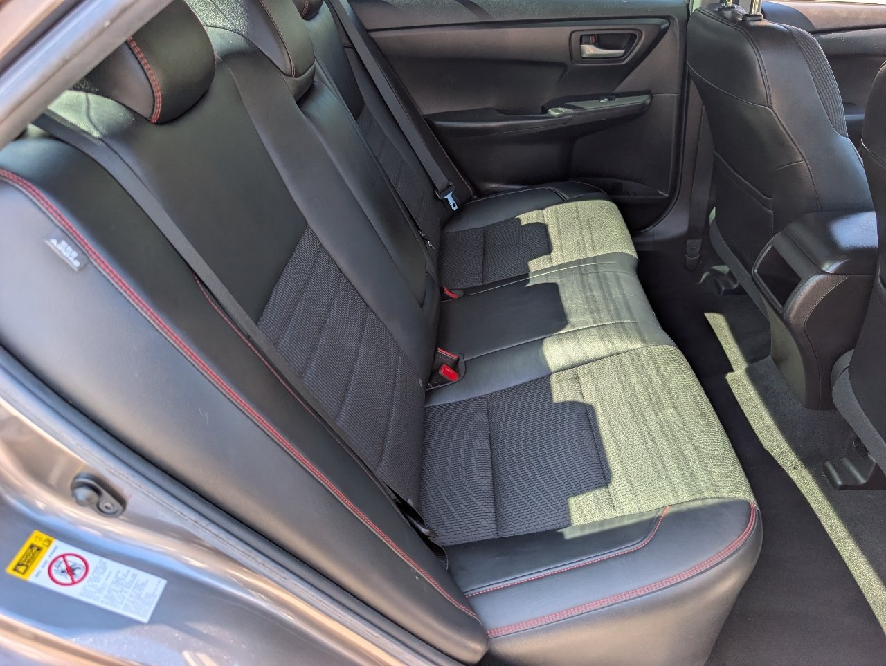 Used 2016 Toyota Camry SE FWD image 5
