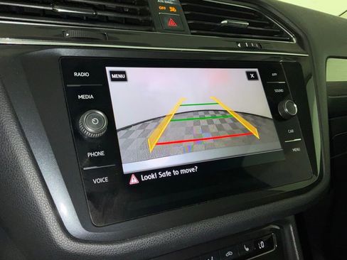 Used 2018 Volkswagen Tiguan SE FWD image 22