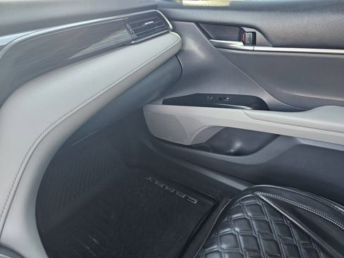 Used 2019 Toyota Camry LE image 28