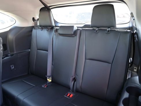 Used 2020 Toyota Highlander XLE AWD/4WD image 26