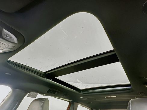 New 2026 Chrysler Pacifica Limited w/ Uconnect Theater Family Group image 14