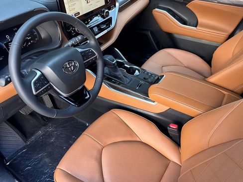 New 2026 Toyota Highlander Platinum AWD/4WD image 7